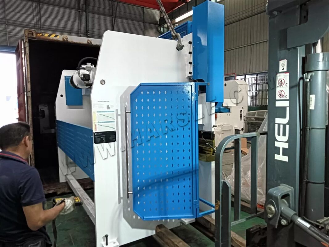 Ukraine-WE67K-250T3200 CNC Press Brake & 2 Sets of NC Press Brake