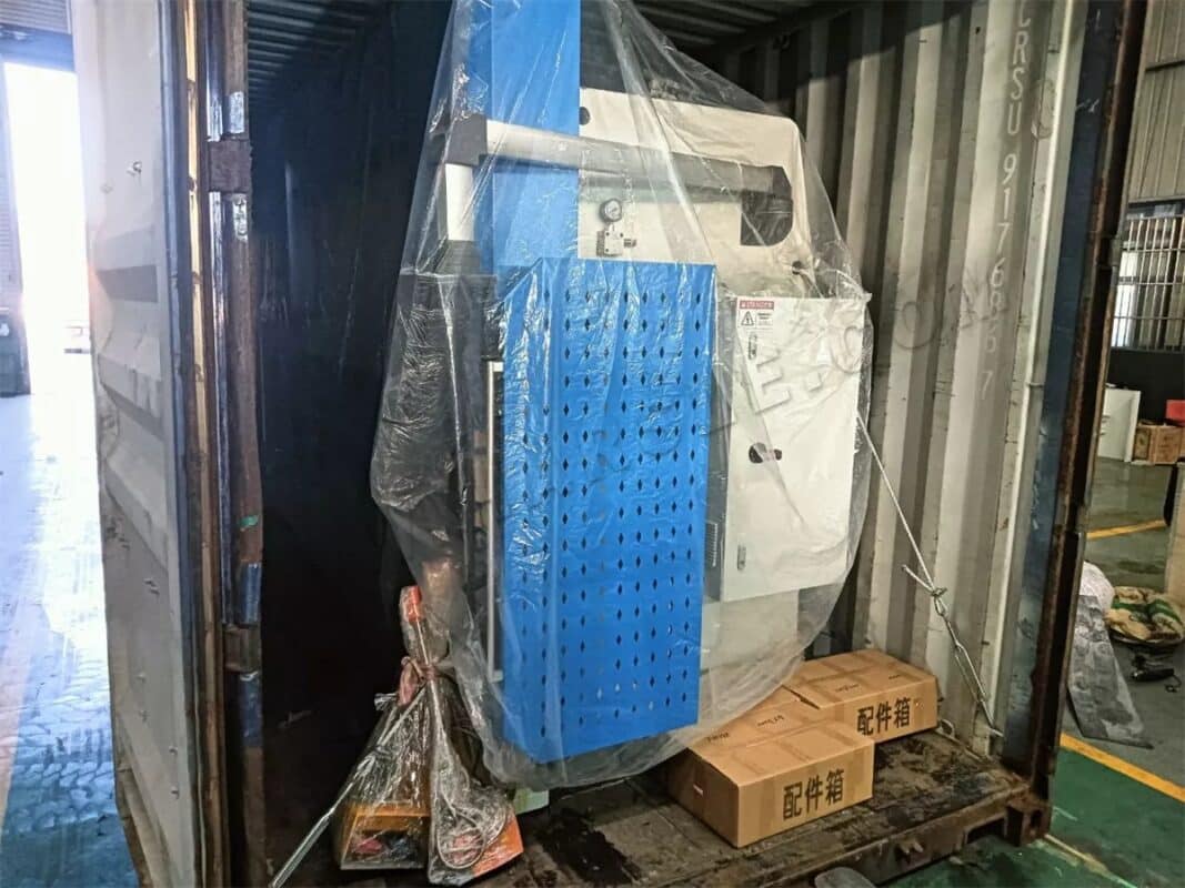 البرازيل - ١٨ مجموعة من مكبسات الثني CNC و٣ ماكينات قص ذات شعاع متأرجح