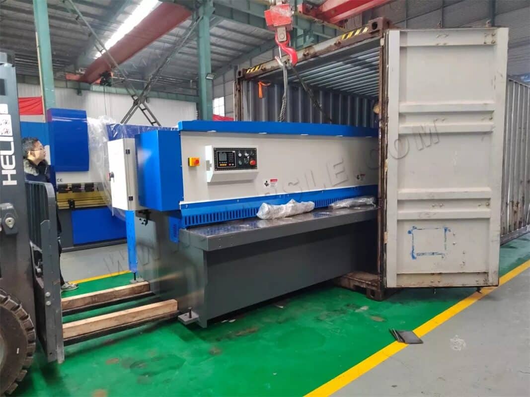 Włochy-WC67K-125T3200 NC Prasa krawędziowa i QC12K-6x3200 Belka obrotowa
