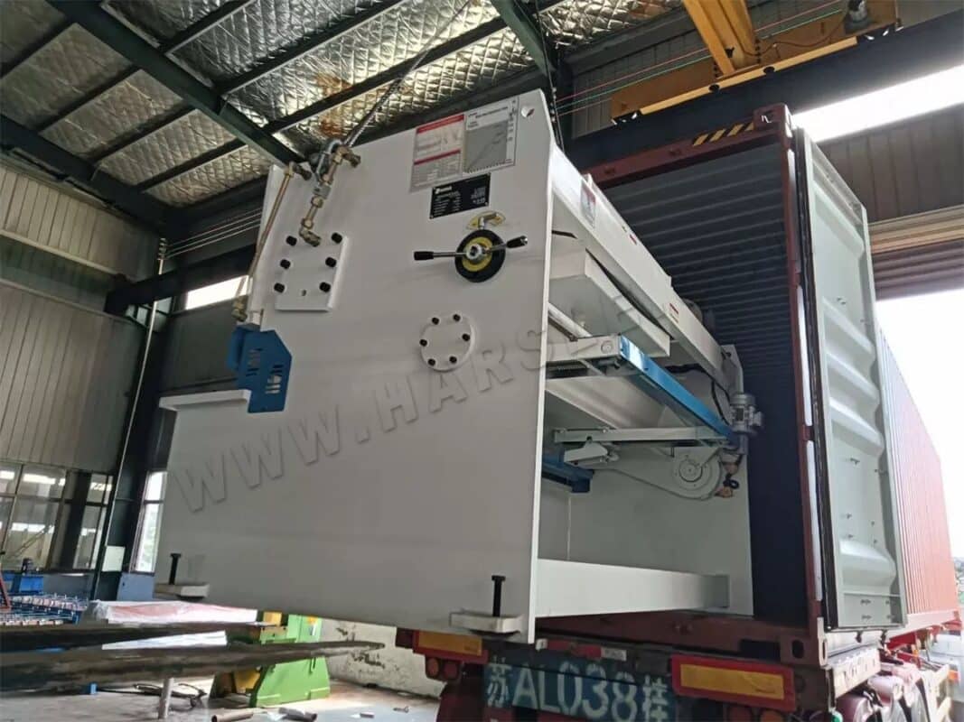 Etiópia - 2 conjuntos de prensa dobradeira e máquina de corte a laser HST-2000W-3015 e outras máquinas