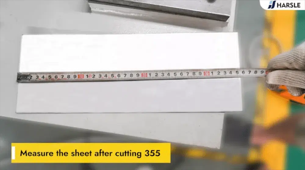 Como operar a máquina de corte guilhotina (E21S)?
