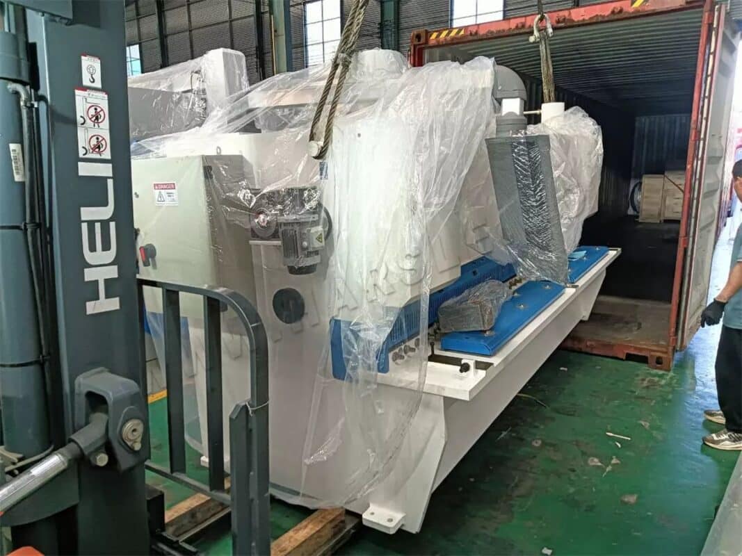 UAE-WE67K-125T3200 CNC Press Brake & QC11K-6X3200 Shearing Machine