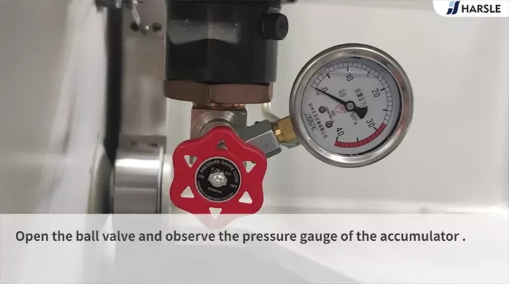 Como operar a máquina de corte guilhotina (E21S)?
