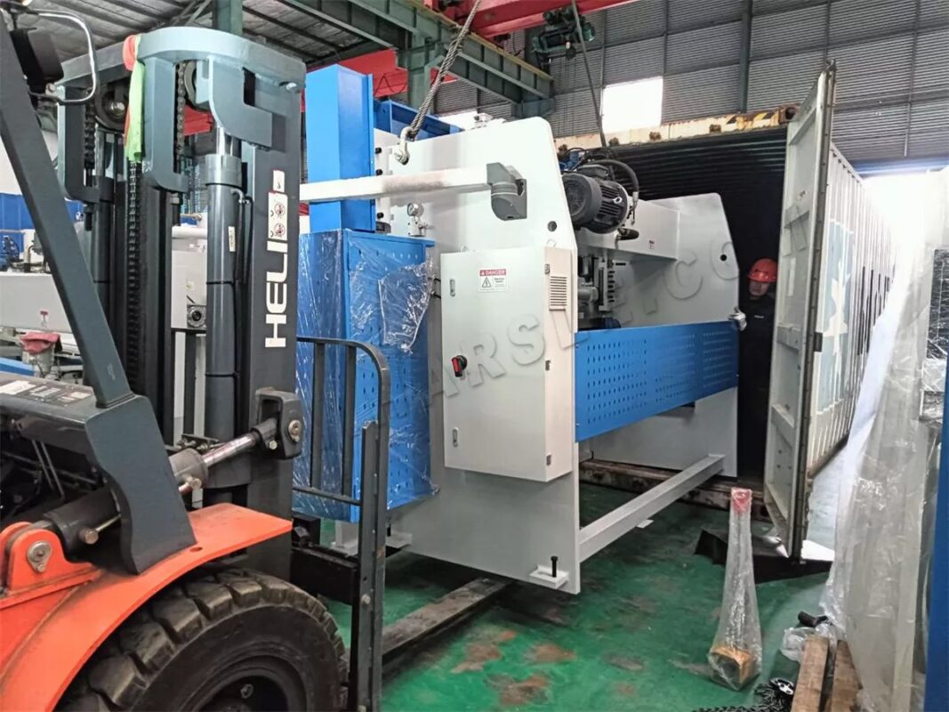 Pressa piegatrice NC Portugal-WC67K-125T3200 e cesoia QC11K-6X3200