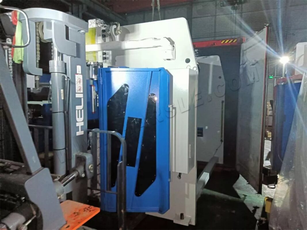 Saudi-Arabien-WE67K-160T3200 DA53T 3+1-Achsen-CNC-Biegemaschine