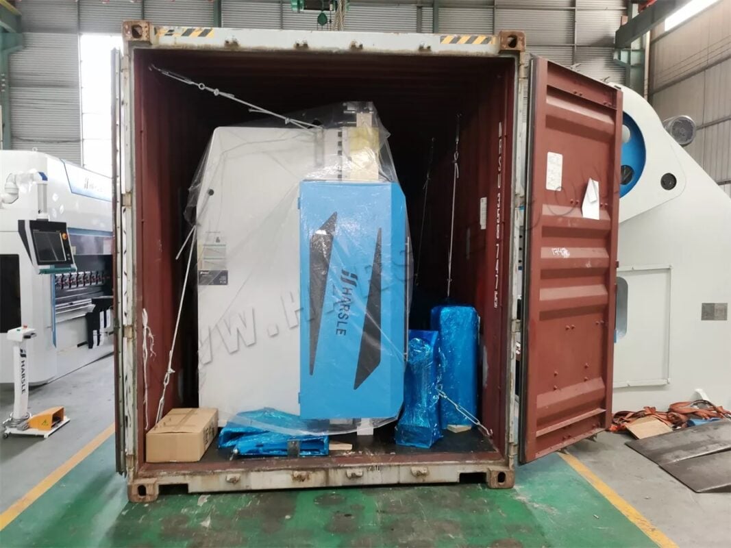 Ucraina-WE67K-100T3200 Pressa piegatrice CNC e cesoia QC12K-6X3200
