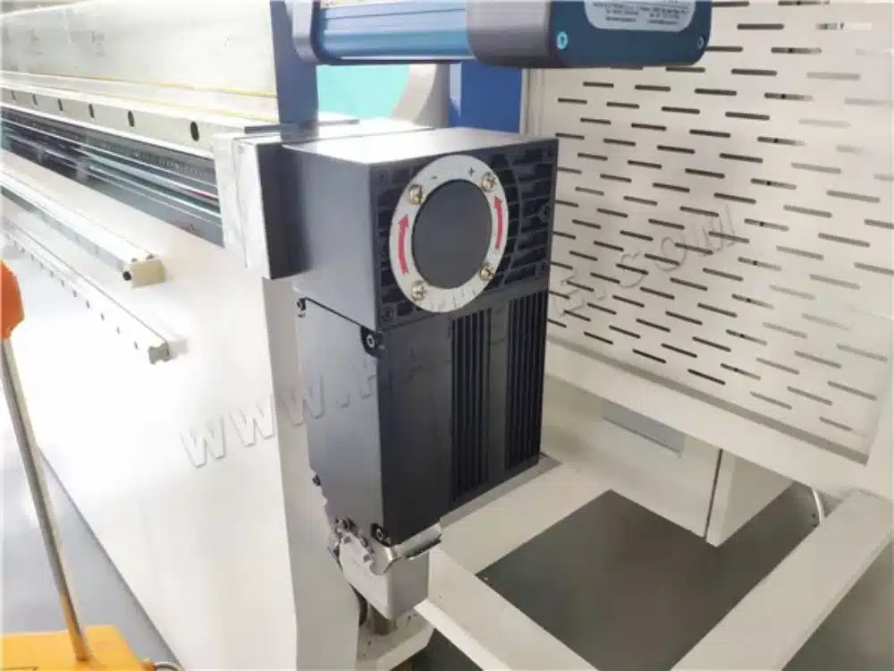مكابس الضغط الهجينة CNC