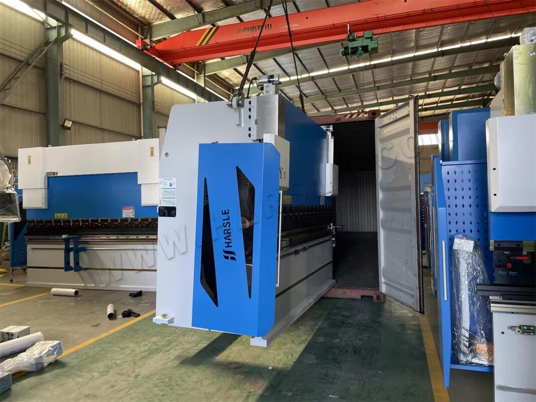 Presse plieuse UAE-WE67K-200T3200 DA58T Presse plieuse CNC WE67K-100T3200
