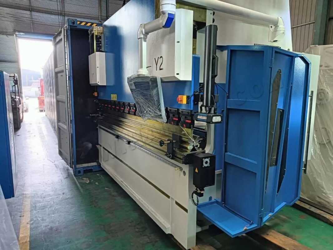 Brazylia-WE67K-250T3200 Prasa krawędziowa