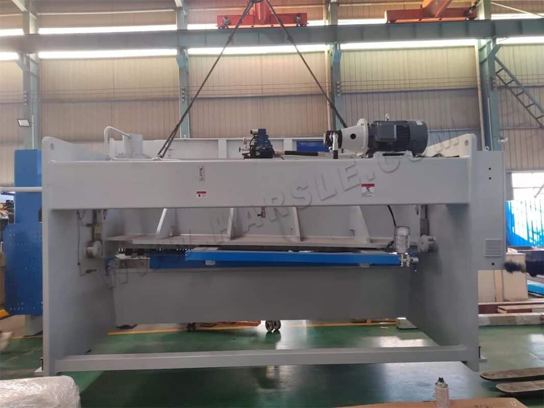 Brasilien-WE67K-300T6000 DA-53T CNC-Abkantpresse und WE67K-160T3200 DA-53T CNC-Abkantpresse und QC11K-12X3200 E21S Guillotine-Schermaschine