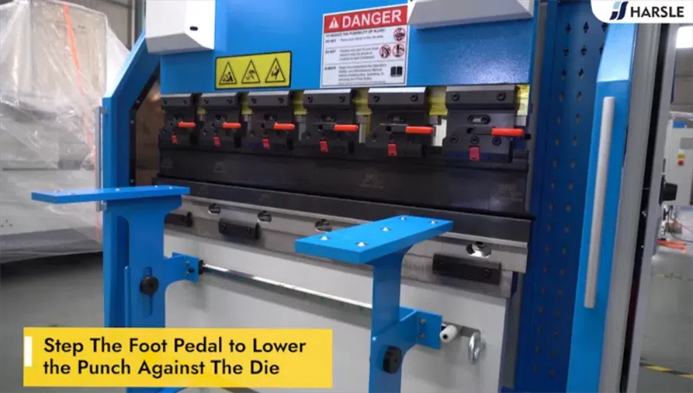 كيفية تشغيل CNC Press Brake CT12 للثني الدقيق؟