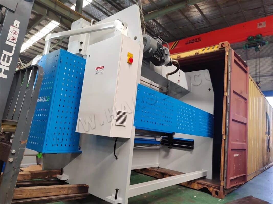Macchina per taglio laser Brazil-HS-3000W-3015 e pressa piegatrice WC67K-160T3200 NC e cesoia a ghigliottina QC11K-6X3200