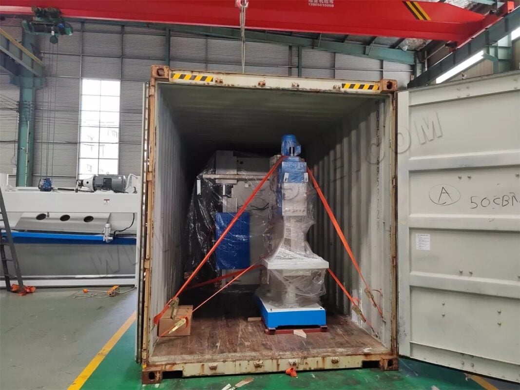 Maszyna do cięcia laserowego Brazil-HS-3000W-3015 i prasa krawędziowa NC WC67K-200T3200 oraz nożyce gilotynowe QC11K-12X3200