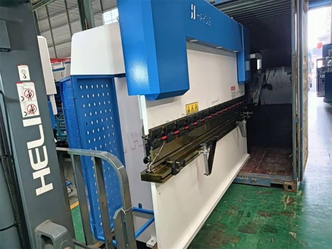 Presse piegatrici Jordan-2 WC67K-63T3200 NC e 2 cesoie QC12K-4X3200