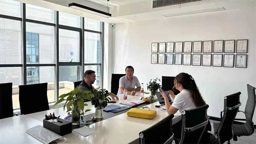 Visites passionnantes de clients internationaux chez HARSLE en juin