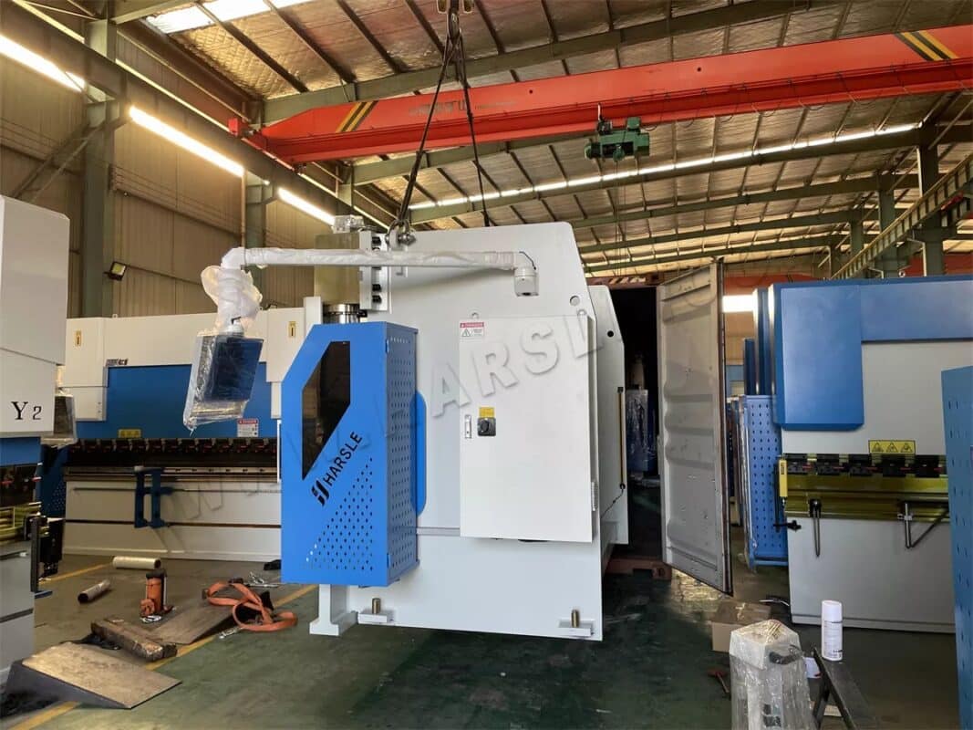 Presse plieuse UAE-WE67K-200T3200 DA58T Presse plieuse CNC WE67K-100T3200