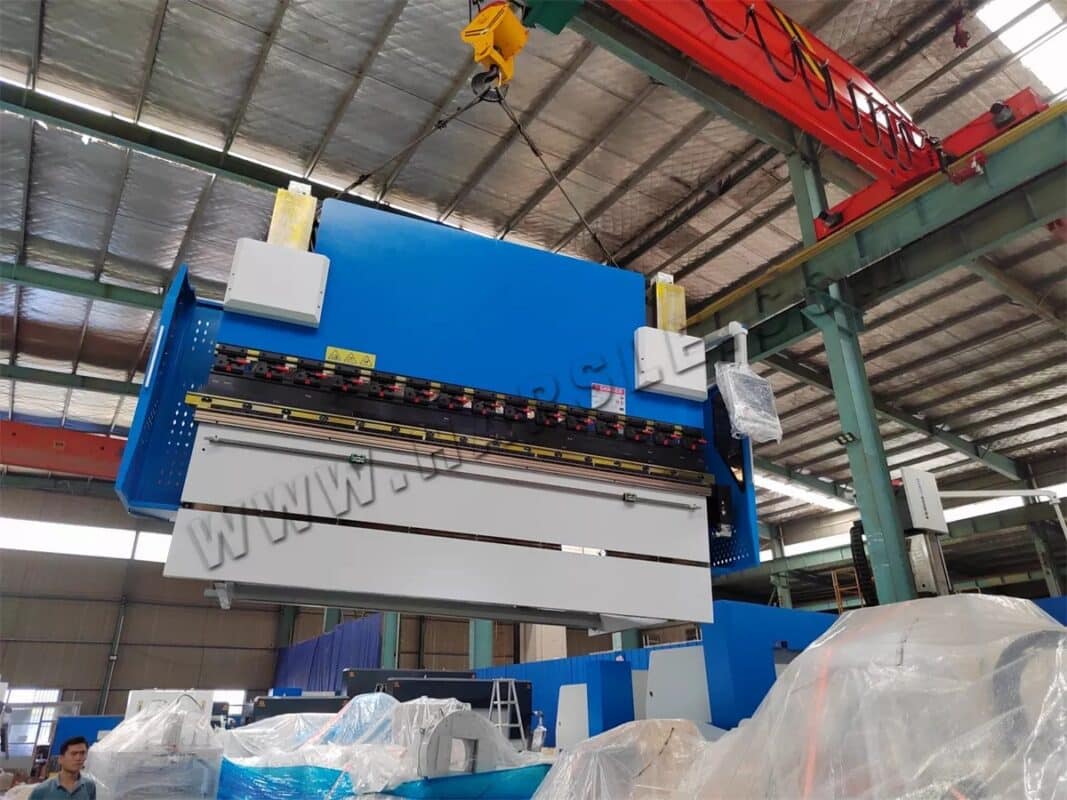 Argentyna – 5 zestawów pras krawędziowych NC i 2 zestawy pras krawędziowych CNC