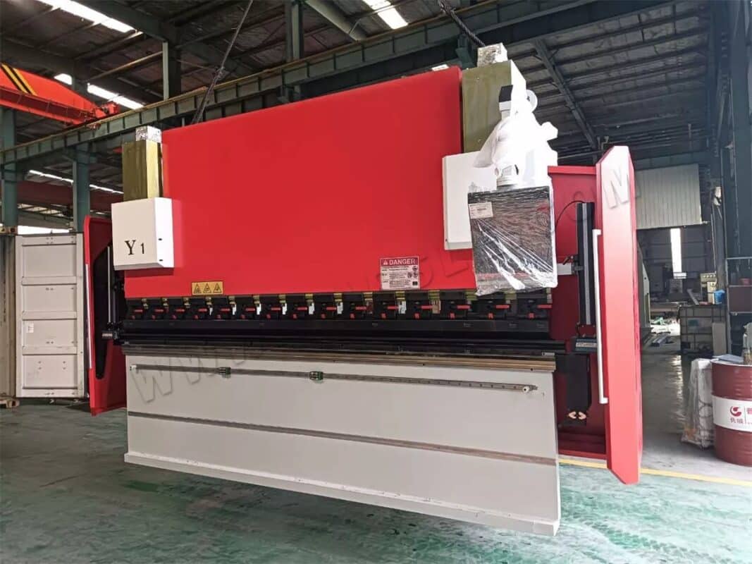 India-WE67K-160T3200 CNC Press Brake And QC11K-6X3200 DAC-360T Guillotine Shearing Machine