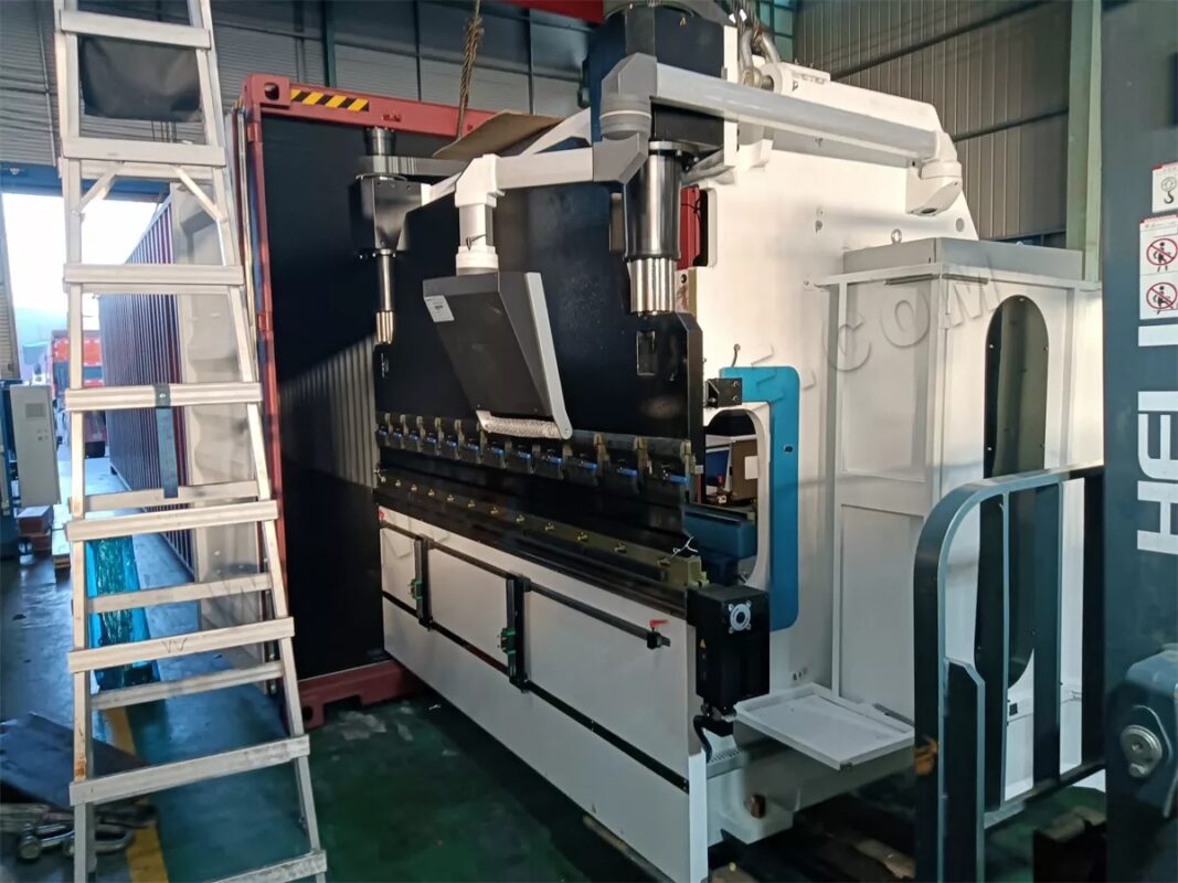 Mexico-3 Sets of Full Electric Servo Press Brake & WC67K-200T3200 NC Press Brake