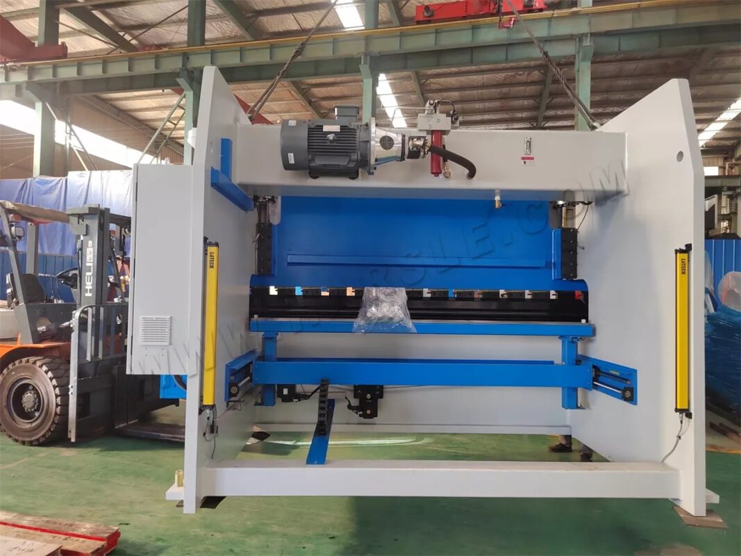 Iran - 2 ensembles de presse plieuse CNC et presse plieuse NC WC67K-40T1200