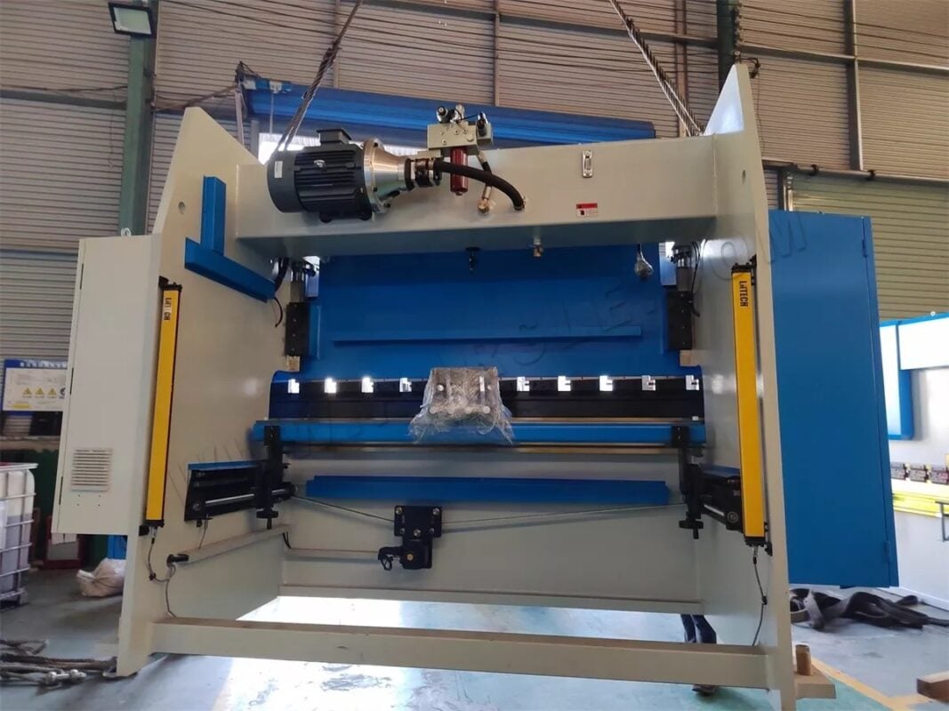 Brazylia-WE67K-80T2500 Prasa krawędziowa CNC