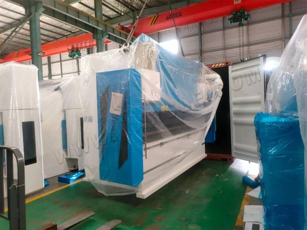 Brazil-WE67K-160T3200 CNC Press Brake And WE67K-125T3200 CNC Press Brake