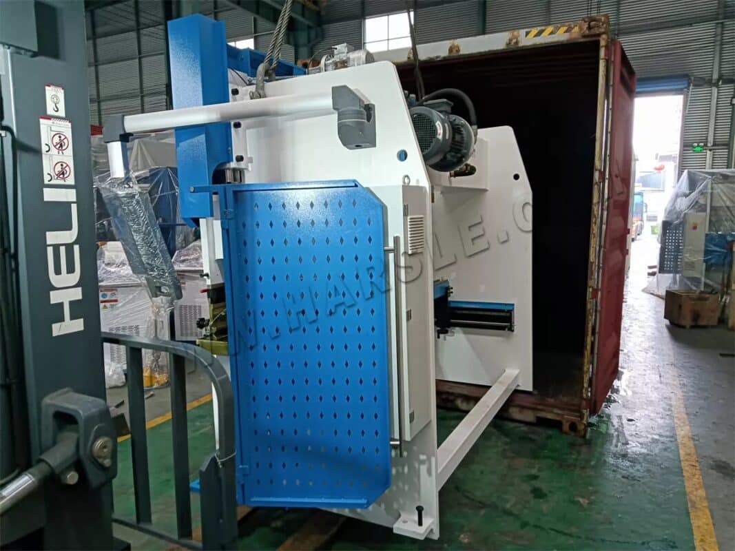 Ukraine-WE67K-250T3200 CNC Press Brake & 2 Sets of NC Press Brake