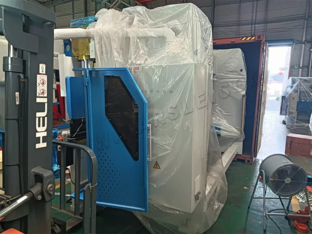 Argentina-WE67K-220T4000 CNC Press Brake & HS-3000W-6015 Laser Cutting Machine