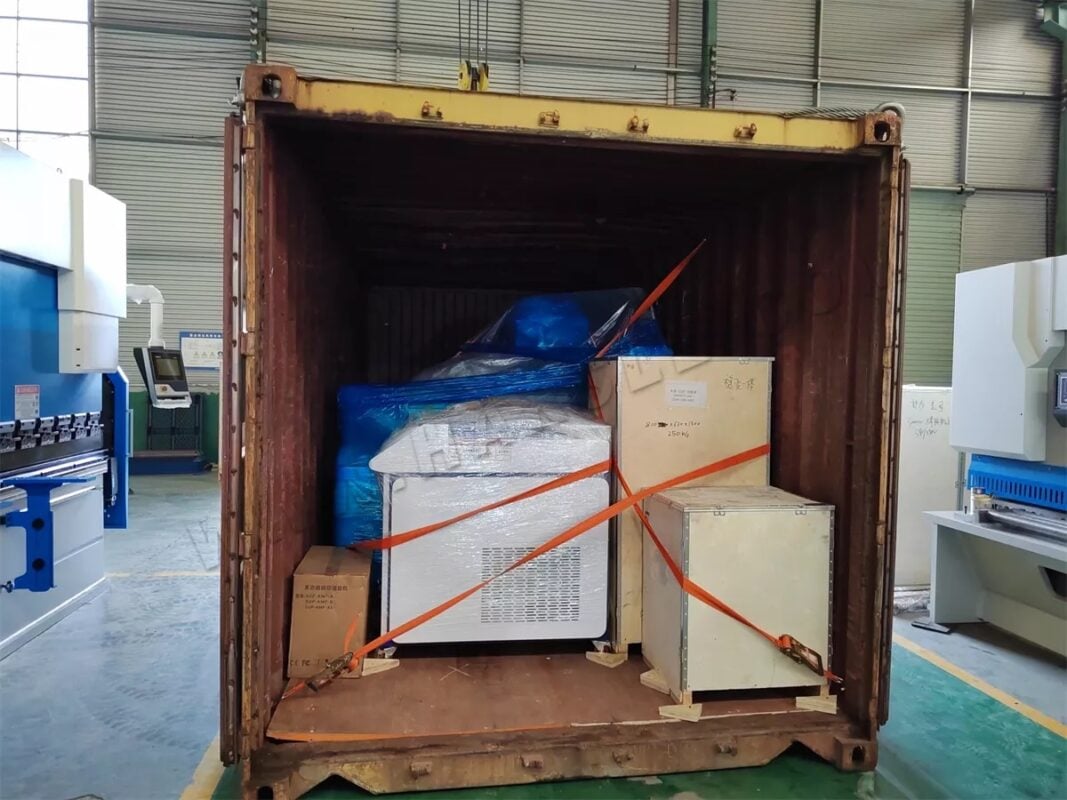 Macchina per taglio laser Brazil-HS-3000W-3015 e pressa piegatrice WC67K-160T3200 NC e cesoia a ghigliottina QC11K-6X3200