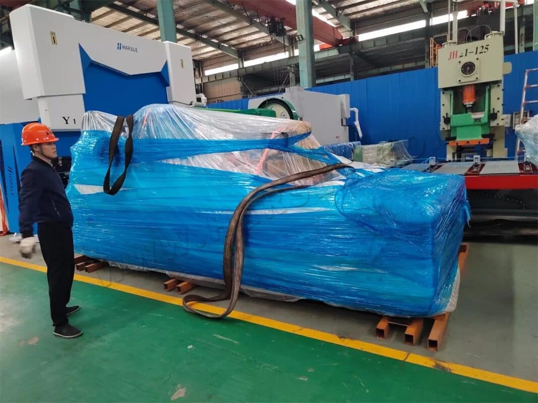 Macchina per taglio laser Brazil-HS-3000W-3015 e pressa piegatrice WC67K-160T3200 NC e cesoia a ghigliottina QC11K-6X3200