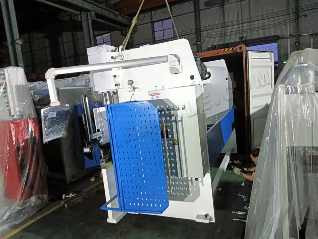 Arabie Saoudite - Presse plieuse à commande numérique WC67K-220T4000 et cisaille QC12K-4X1600