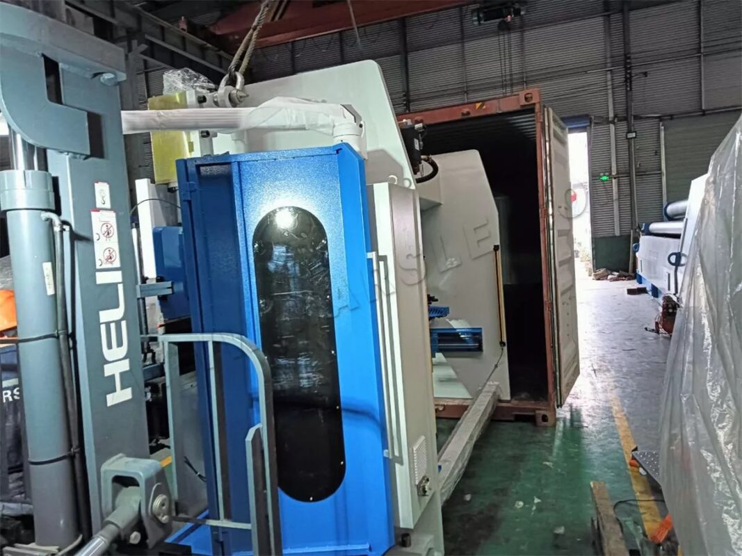 Presse plieuse CNC WE67K-125T3200, Corée du Sud