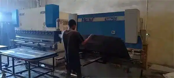 La strada per la ricchezza - HARSLE aiuta la linea di produzione di porte in acciaio in Nigeria