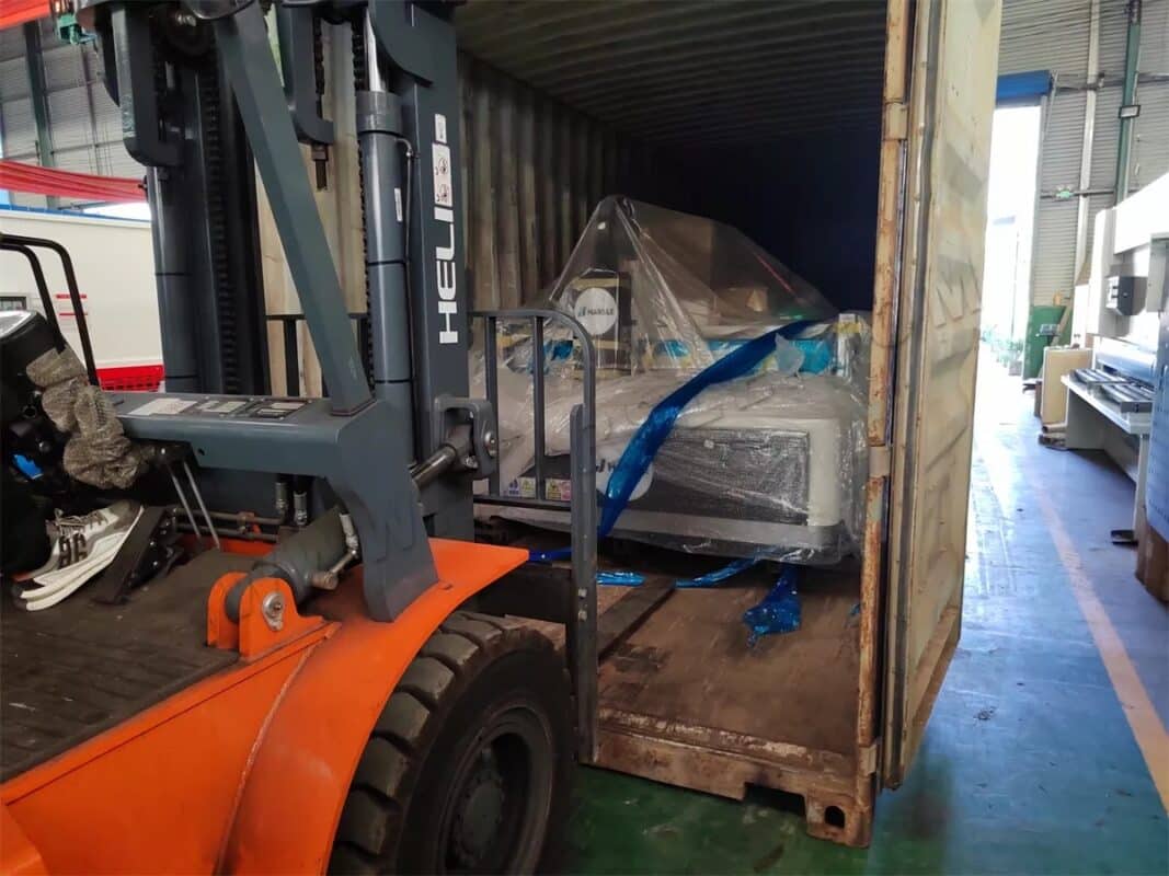 Macchina per taglio laser Brazil-HS-1000W-3015 e pressa piegatrice WC67K-160T3200
