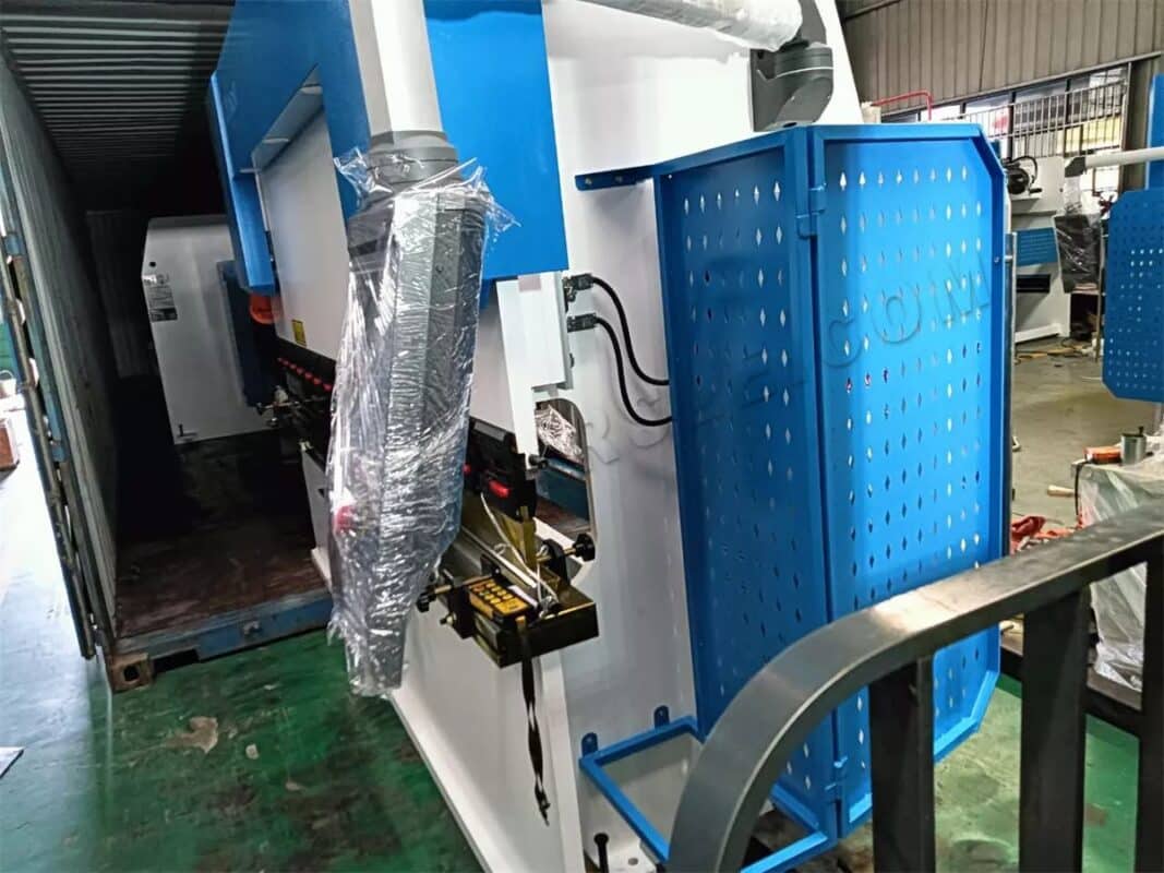 Presse piegatrici Jordan-2 WC67K-63T3200 NC e 2 cesoie QC12K-4X3200