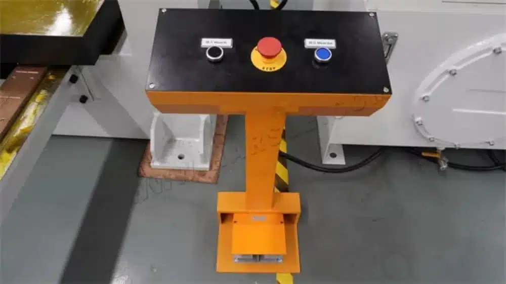 Universal YL Gantry Type Hydraulic Press Machine