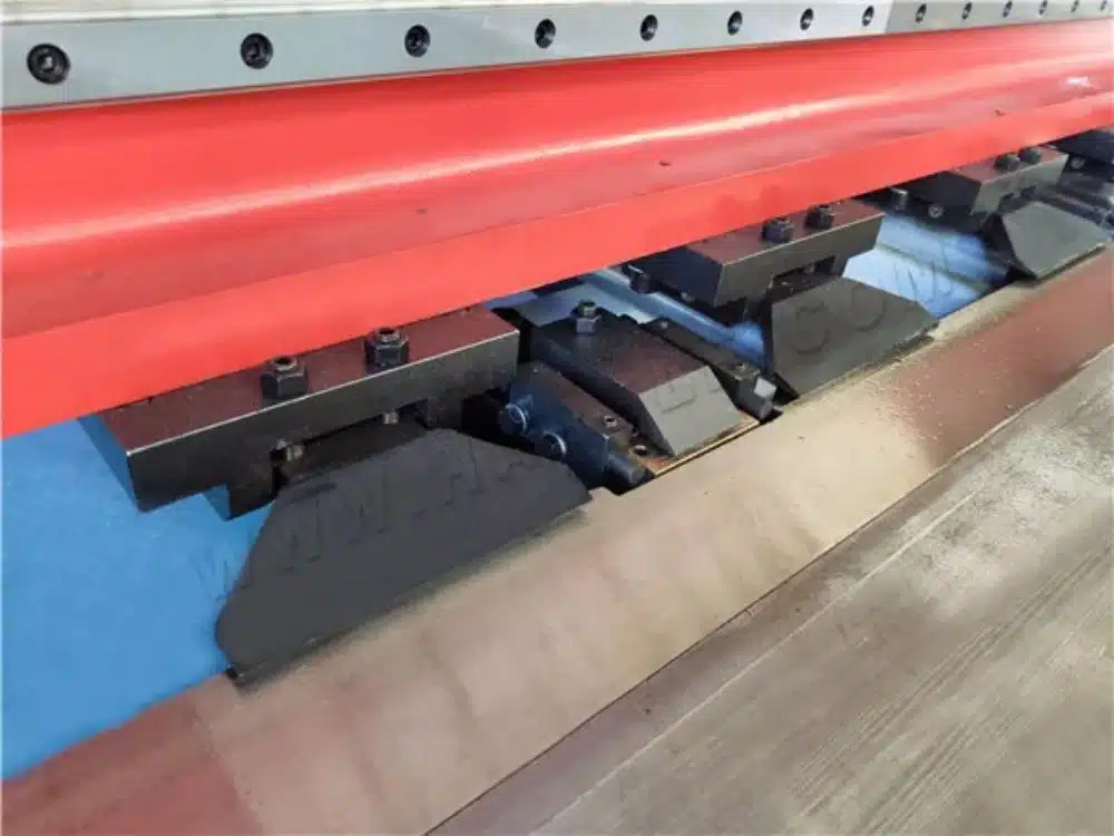 Guía definitiva para el ranurado en V CNC de acero inoxidable