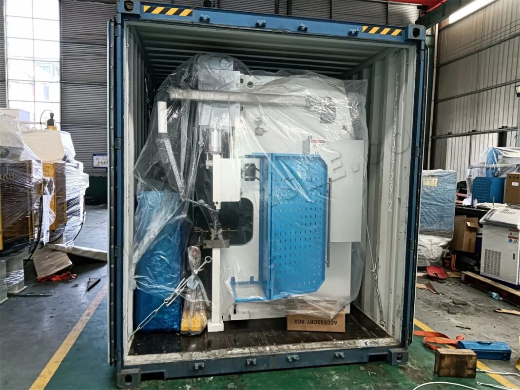 Russia-2 Sets of WC67K-200T3200 NC Press Brake & W11-4X1500 Rolling Machine