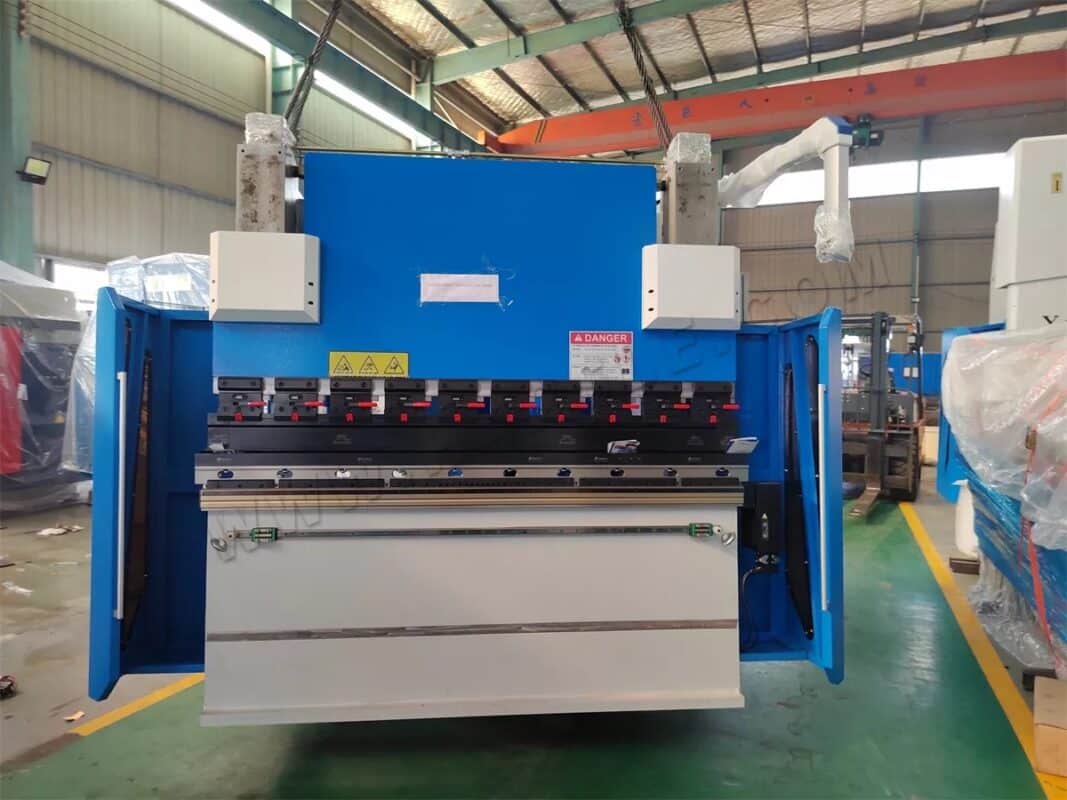 Thailand-WE67K-40T2000 DA69T 8-Achsen-CNC-Abkantpresse