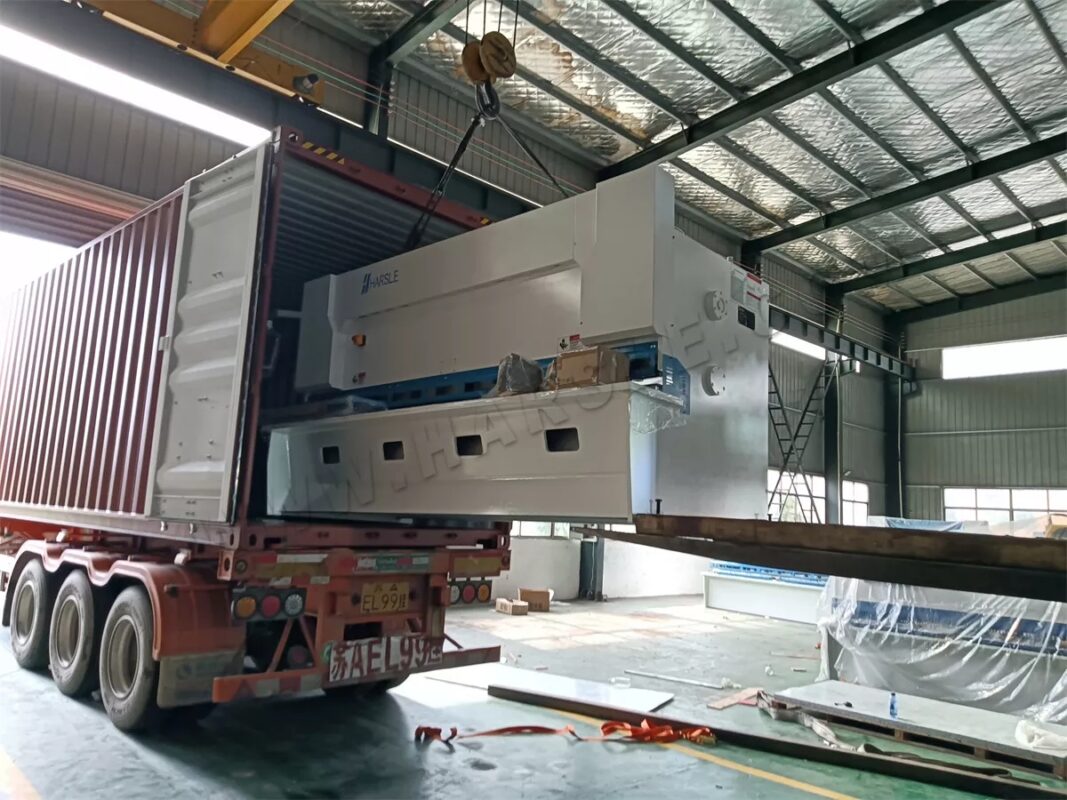 Cesoia a ghigliottina Brazil-QC11K-6X3200 DAC-360T con tavolo di alimentazione automatico