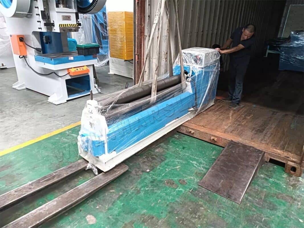 Russia-2 Sets of WC67K-200T3200 NC Press Brake & W11-4X1500 Rolling Machine