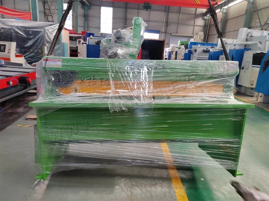 Macchina per taglio laser Brazil-HS-3000W-3015 e pressa piegatrice WC67K-160T3200 NC e cesoia a ghigliottina QC11K-6X3200