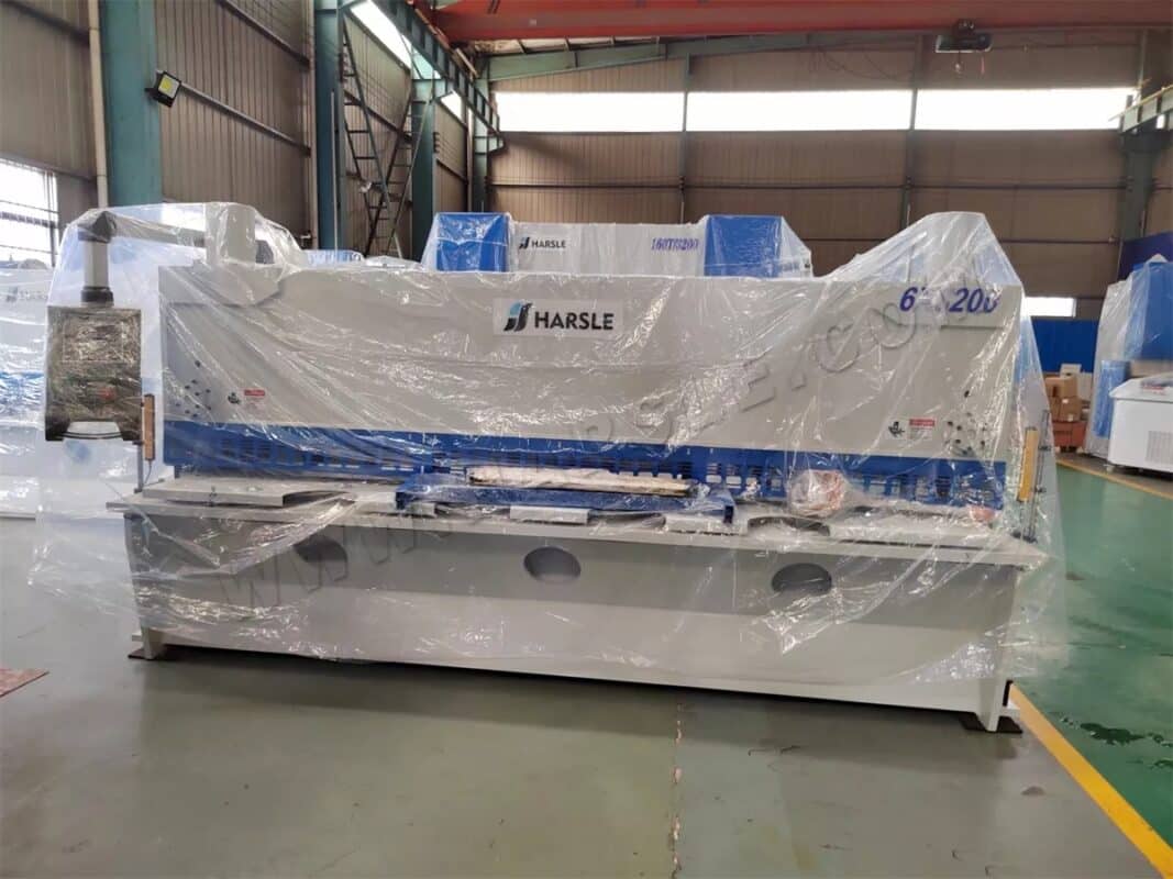 Brasilien – 2 Sätze Guillotine-Schermaschinen und WE67K-160T4000 DA-53T 4+1-Achsen-CNC-Abkantpresse