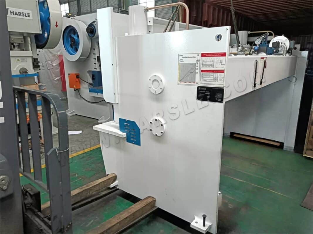 Poland-QC11K-6X3200 E21S Guillotine Shearing Machine