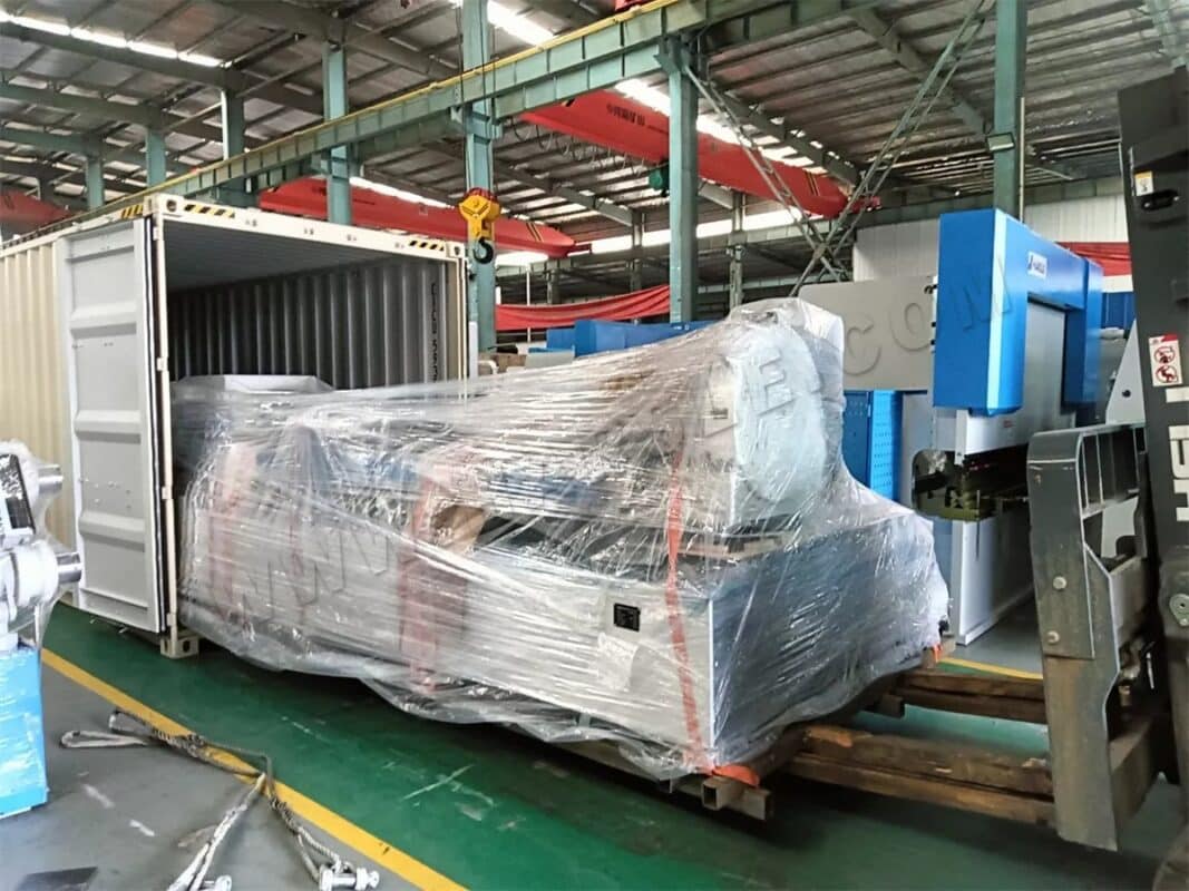 Pressa piegatrice CNC Kosovo-WE67K-160T3200 e macchina per taglio laser HST-3015-3000W
