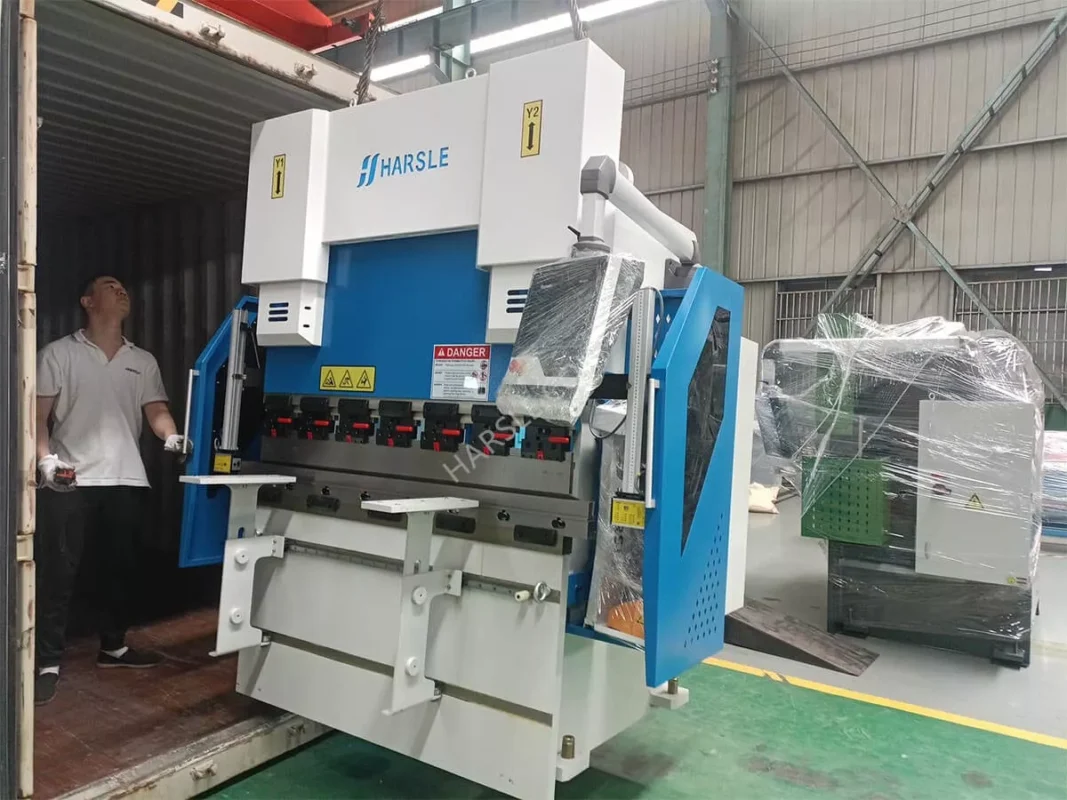 Prensa plegadora CNC Argentina-WE67K-200T/4000 con eje DA-66T de 8+1
