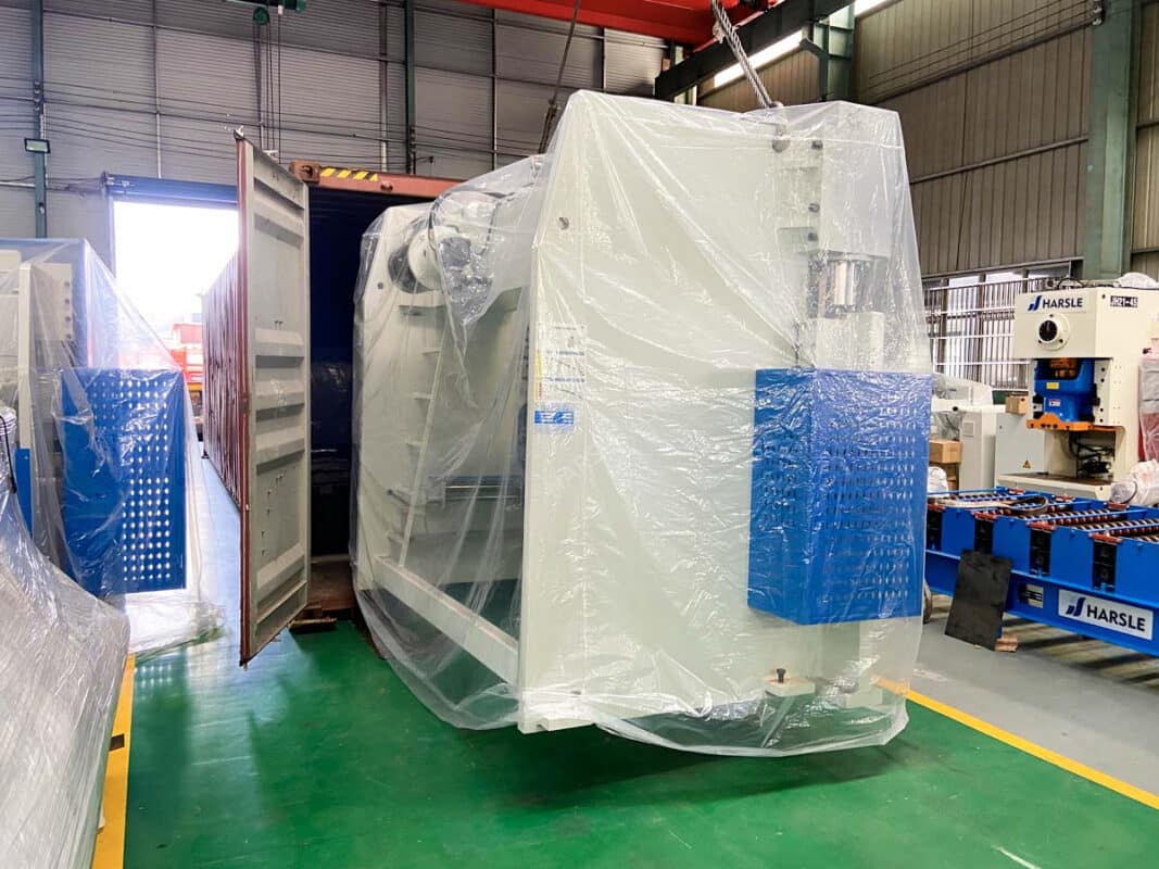 Prensa plegadora Bahrain-WC67K-200T/3200