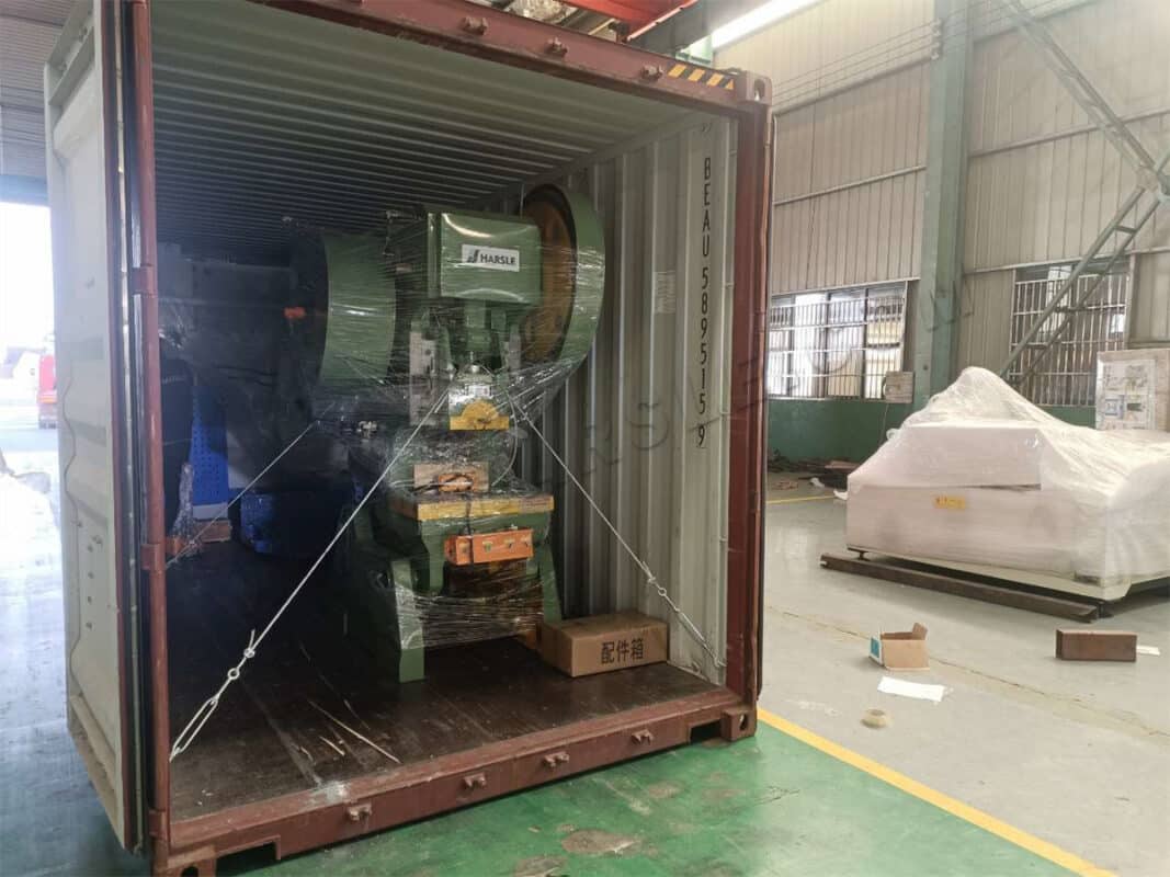 البحرين-WC67K-250T3200 مكبس NC وماكينة تثقيب JE23-63T