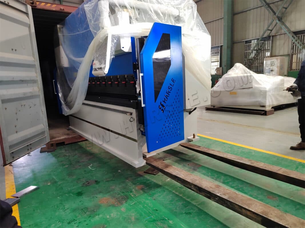 Brasile - 2 set di presse piegatrici CNC WE67K-160T3200 DA-53T