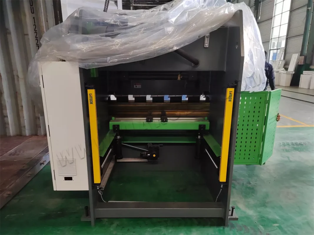 برازيل-2 WC67K-40T1600-E300P مكبس فرامل وماكينة لحام بالليزر